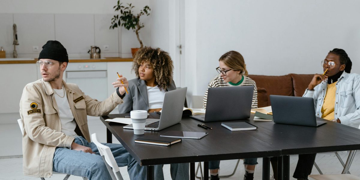 A team collaborating dynamically, signifying quick adaptation to new technologies and challenges in a modern newsroom environment.